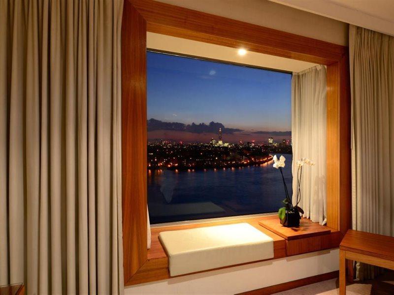 Canary Riverside Plaza Hotel Λονδίνο Εξωτερικό φωτογραφία View from a room at the Four Seasons Hotel