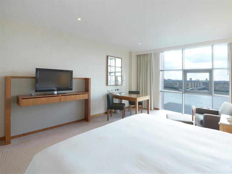 Canary Riverside Plaza Hotel Λονδίνο Εξωτερικό φωτογραφία A room at the Hilton London Heathrow