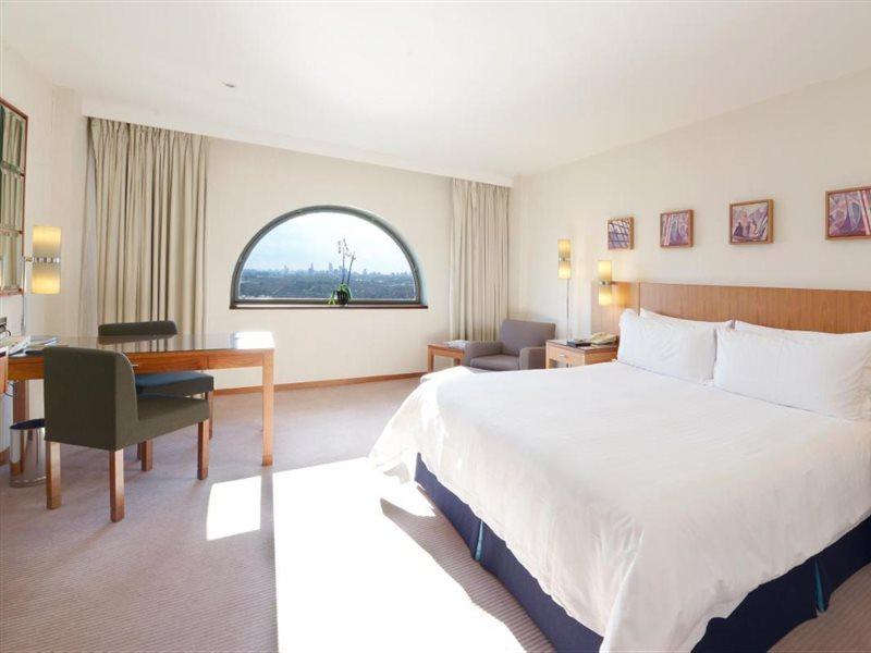 Canary Riverside Plaza Hotel Λονδίνο Εξωτερικό φωτογραφία A room at the hotel