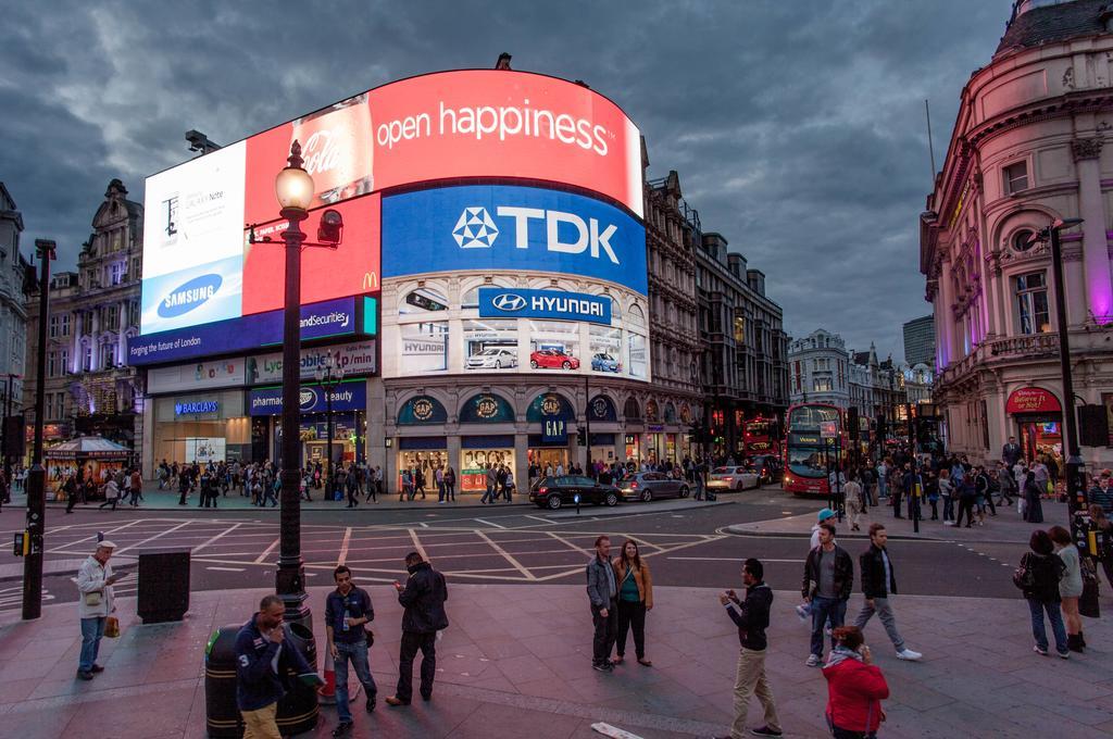 Canary Riverside Plaza Hotel Λονδίνο Εξωτερικό φωτογραφία Piccadilly Circus