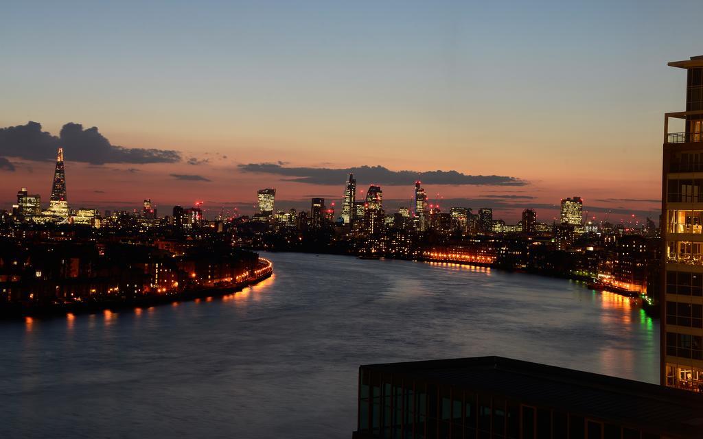 Canary Riverside Plaza Hotel Λονδίνο Εξωτερικό φωτογραφία View of the East River from the East River Promenade