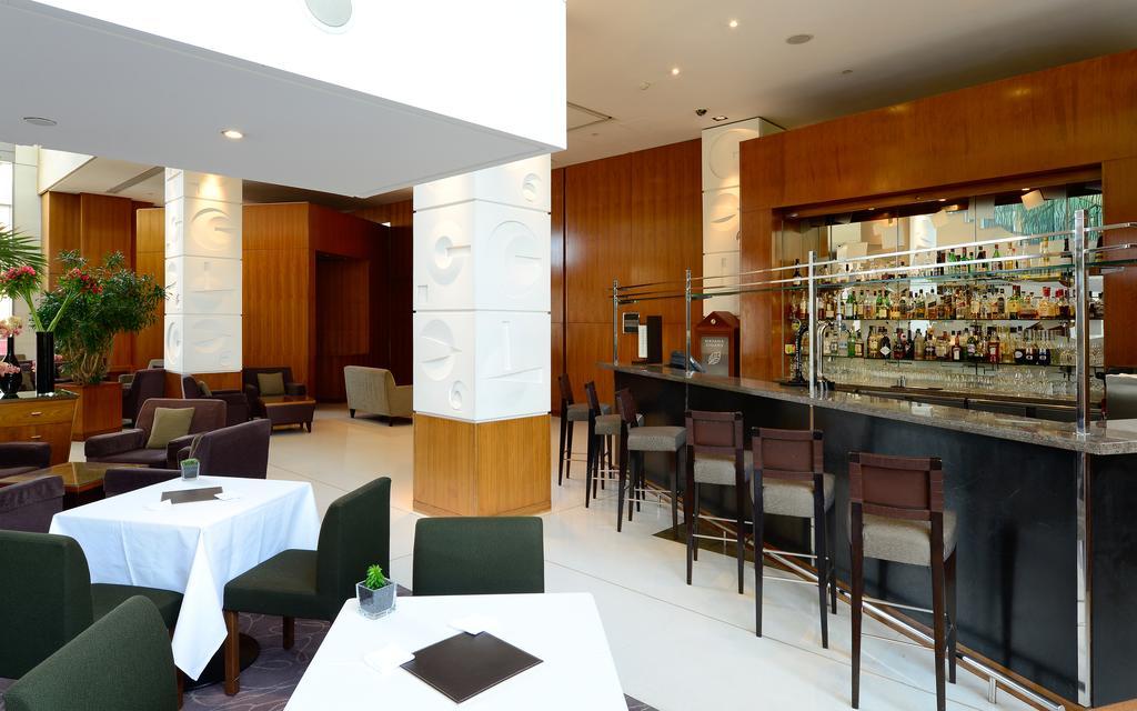 Canary Riverside Plaza Hotel Λονδίνο Εξωτερικό φωτογραφία The bar at the restaurant