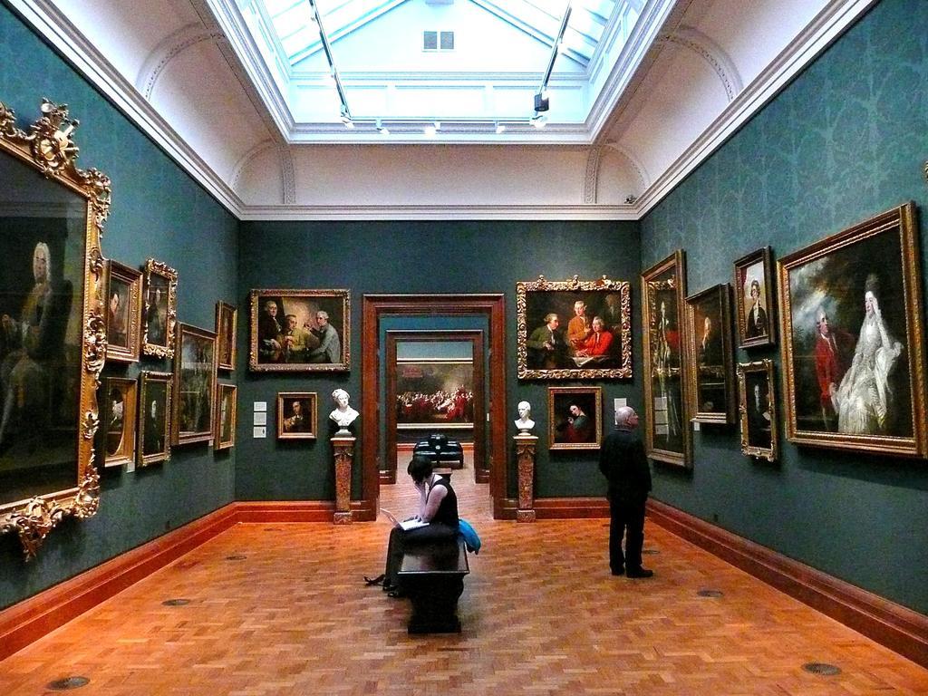 Canary Riverside Plaza Hotel Λονδίνο Εξωτερικό φωτογραφία Gallery of the 18th-century collection
