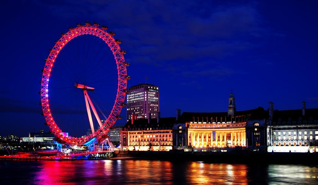 Canary Riverside Plaza Hotel Λονδίνο Εξωτερικό φωτογραφία The London Eye at night