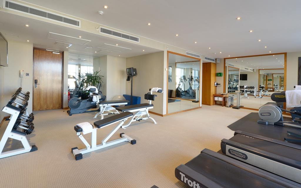 Canary Riverside Plaza Hotel Λονδίνο Εξωτερικό φωτογραφία The gym at the 100 Queen's Gate