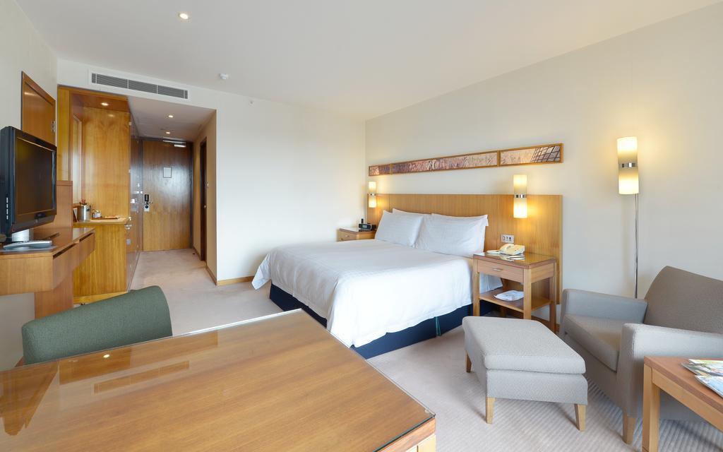 Canary Riverside Plaza Hotel Λονδίνο Εξωτερικό φωτογραφία A room at the hotel