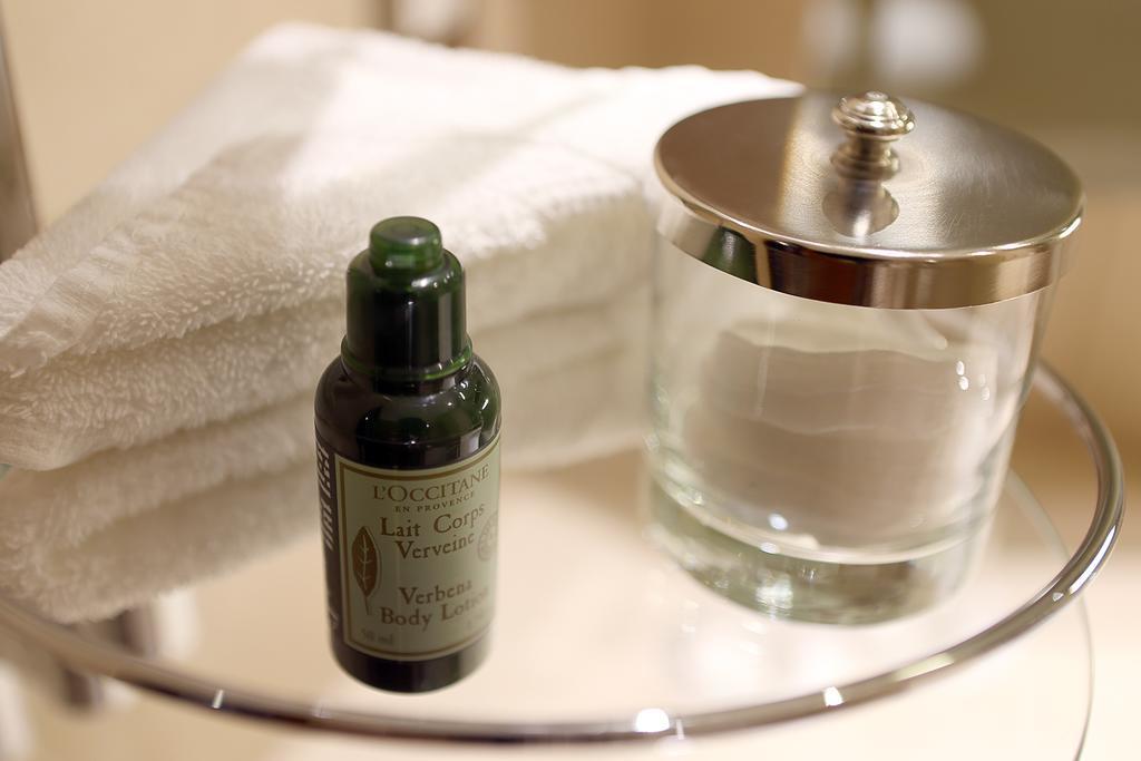 Canary Riverside Plaza Hotel Λονδίνο Εξωτερικό φωτογραφία L'OCCITANE Verbena Hand Cream