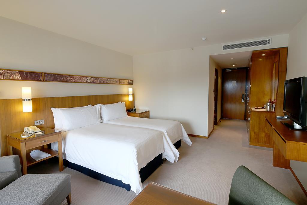 Canary Riverside Plaza Hotel Λονδίνο Εξωτερικό φωτογραφία A room at the hotel