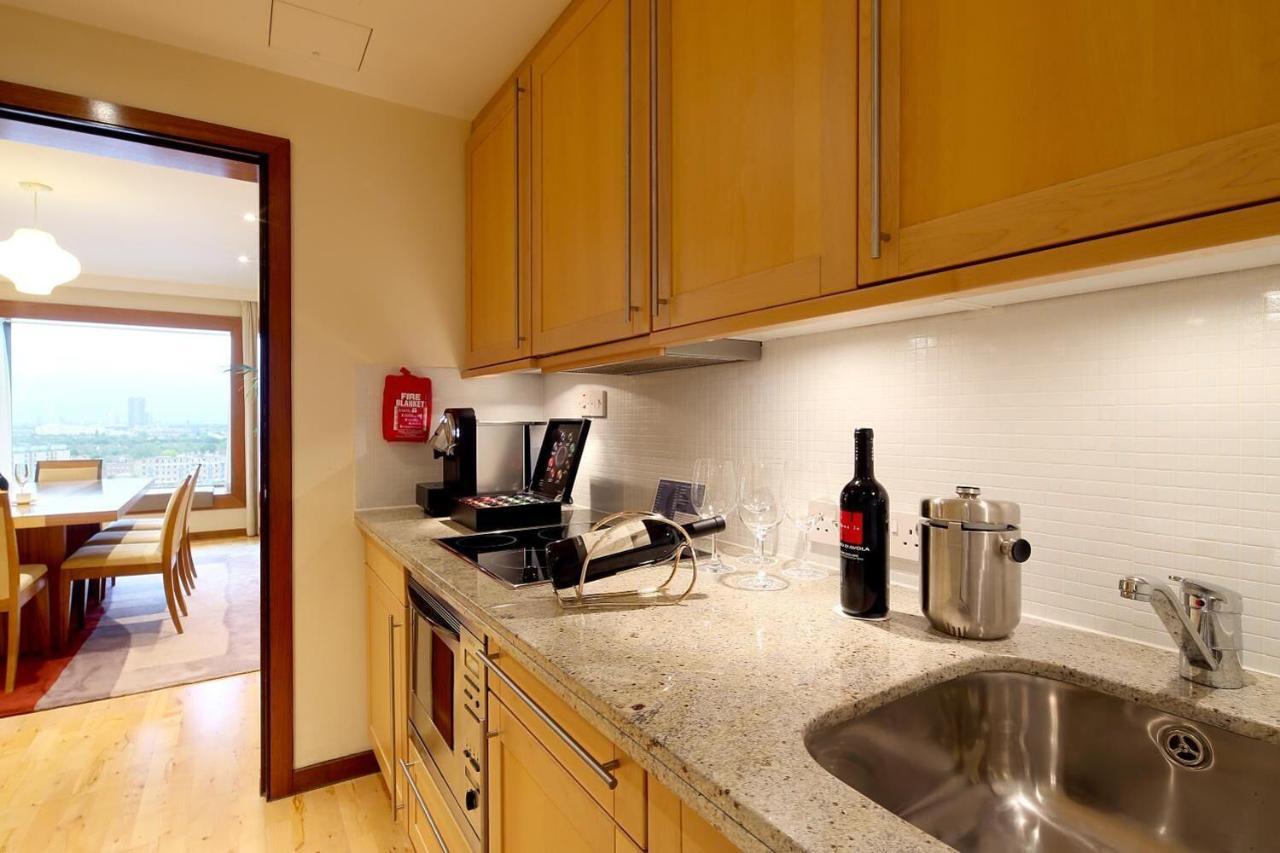 Canary Riverside Plaza Hotel Λονδίνο Εξωτερικό φωτογραφία A typical kitchen